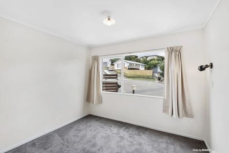 Photo of property in 5 Pimlico Place, Newlands, Wellington, 6037