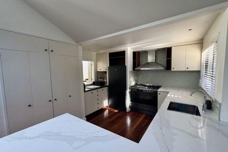 Photo of property in 9a Wadestown Road, Wadestown, Wellington, 6012