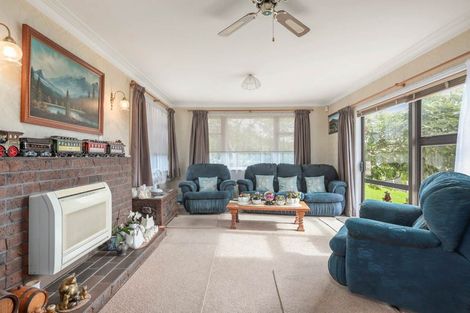 Photo of property in 37 Flanshaw Road, Te Atatu South, Auckland, 0610