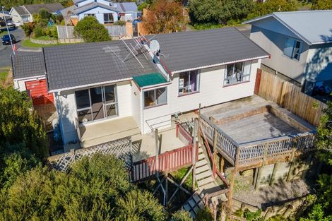 Photo of property in 15 Woolwich Close, Whitby, Porirua, 5024