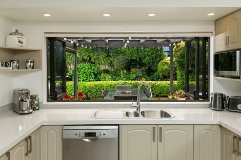 Photo of property in 3 Admirals Court Drive, Greenhithe, Auckland, 0632