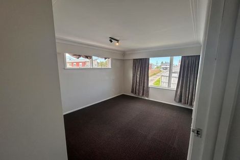 Photo of property in 33 School Road, Te Atatu South, Auckland, 0610