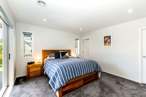 Photo of property in 37 San Priamo Place, Paraparaumu Beach, Paraparaumu, 5032