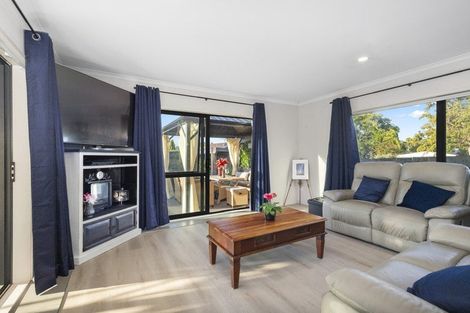 Photo of property in 12 Rays Way, Tuakau, 2121