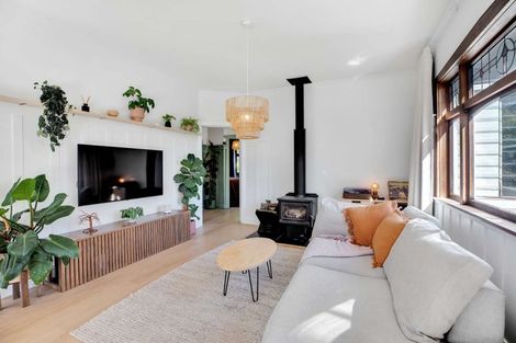Photo of property in 14 Queens Avenue, Waikuku Beach, 7402