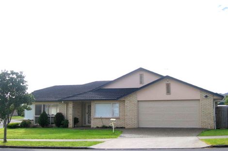 Photo of property in 30 Moyrus Crescent, East Tamaki Heights, Auckland, 2016