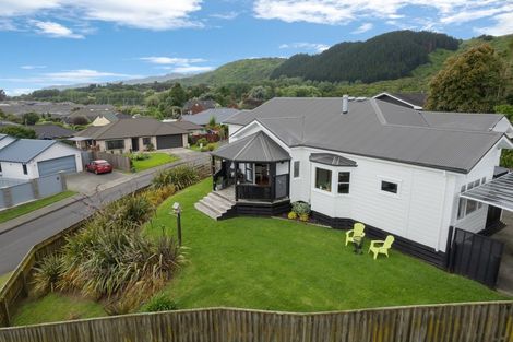 Photo of property in 2 Lambert Way, Paraparaumu, 5032