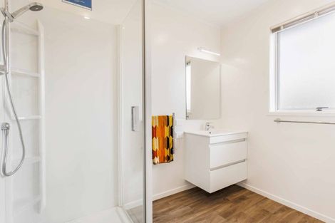 Photo of property in 2/5 Sylvan Crescent, Te Atatu South, Auckland, 0610