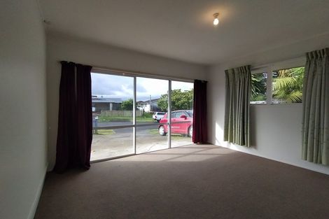 Photo of property in 82 Archmillen Avenue, Pakuranga Heights, Auckland, 2010