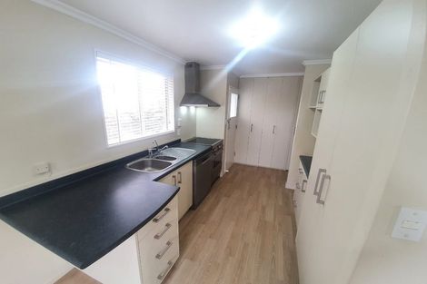Photo of property in 5 Hillcrest Drive, Kelvin Grove, Palmerston North, 4414