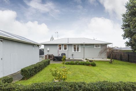 Photo of property in 3 Tararua Terrace, Cloverlea, Palmerston North, 4412