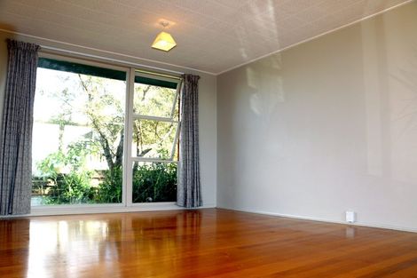 Photo of property in 2/11 Liston Street, Northcote, Auckland, 0627