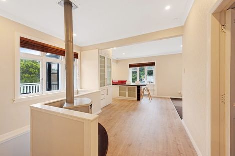 Photo of property in 55 Hungerford Road, Houghton Bay, Wellington, 6023