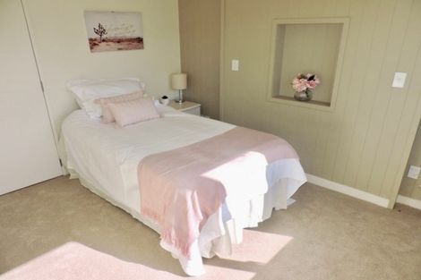 Photo of property in 30 Tiketike Way, Brooklyn, Wellington, 6021