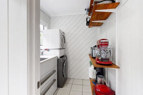 Photo of property in 117 Daffodil Street, Titirangi, Auckland, 0604