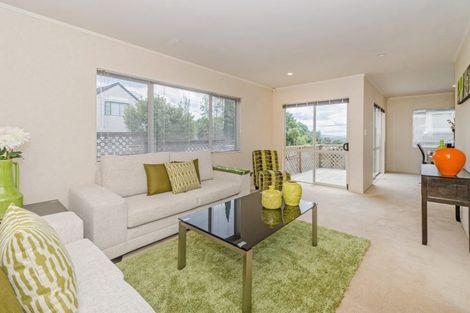 Photo of property in 3 Birchlea Rise, Goodwood Heights, Auckland, 2105