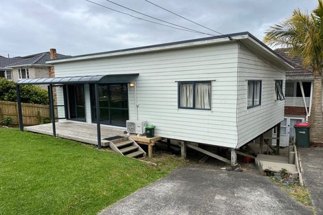 Photo of property in 19 Lynwood Road, New Lynn, Auckland, 0600