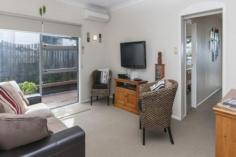 Photo of property in 1/124 Bucklands Beach Road, Bucklands Beach, Auckland, 2012