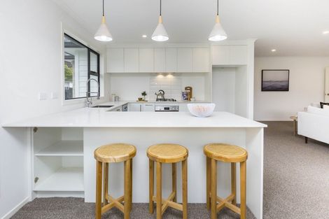 Photo of property in 8 Passchendaele Grove, Trentham, Upper Hutt, 5018