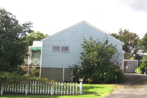 Photo of property in 15 Farwood Drive, Henderson, Auckland, 0612