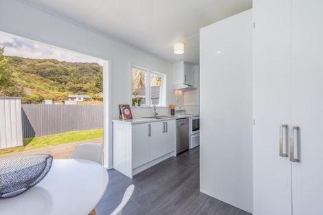 Photo of property in 15 Gardiner Grove, Wainuiomata, Lower Hutt, 5014