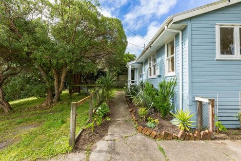 Photo of property in 105 Te Pene Avenue, Titahi Bay, Porirua, 5022