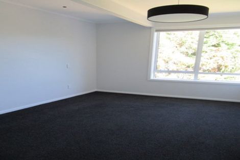 Photo of property in 12 Vista Crescent, Maoribank, Upper Hutt, 5018