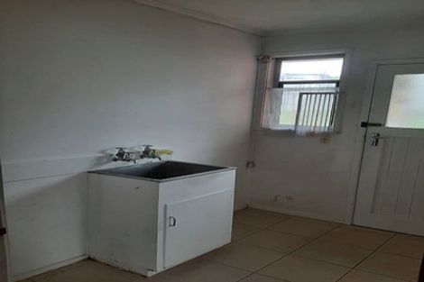 Photo of property in 33 Kaikoura Street, Henderson, Auckland, 0612