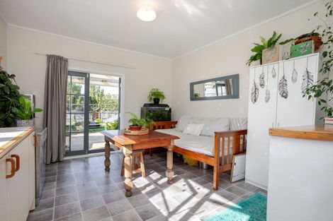 Photo of property in 28 Fox Street, Woodville, 4920