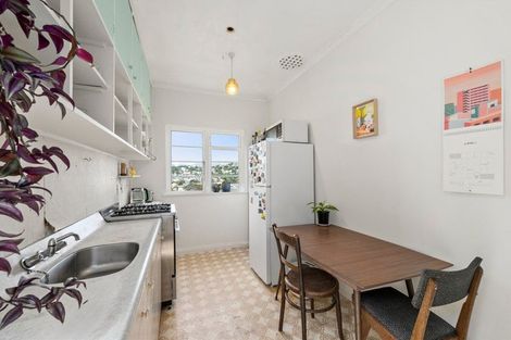 Photo of property in 76 Maupuia Road, Maupuia, Wellington, 6022