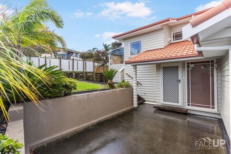 Photo of property in 4 Worthington Place, West Harbour, Auckland, 0618