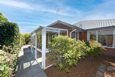 Photo of property in 64 Apsley Drive, Avonhead, Christchurch, 8042