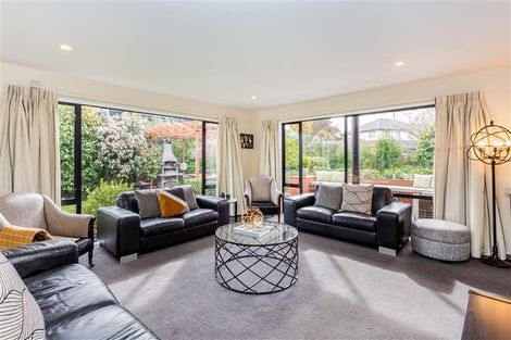 Photo of property in 8 Dorfold Mews, Avonhead, Christchurch, 8042