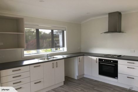 Photo of property in 21 Highland Avenue, Titirangi, Auckland, 0604