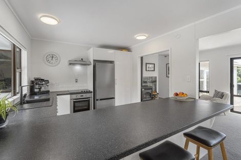 Photo of property in 50 Winara Avenue, Waikanae, 5036