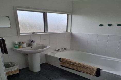Photo of property in 23 Luckens Road, West Harbour, Auckland, 0618