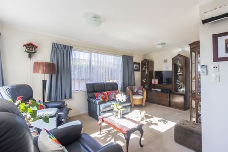 Photo of property in 4f2 Stewart Drive, Newlands, Wellington, 6037