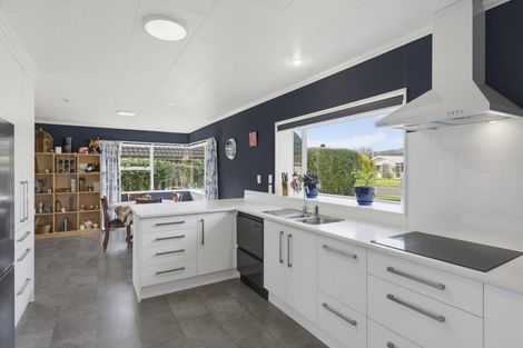 Photo of property in 16 Easton Way, Levin, 5510