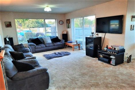 Photo of property in 52 Middlepark Road, Sockburn, Christchurch, 8042