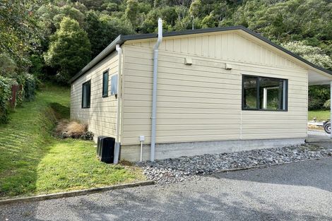 Photo of property in 25 Seaview Crescent, Picton, 7220