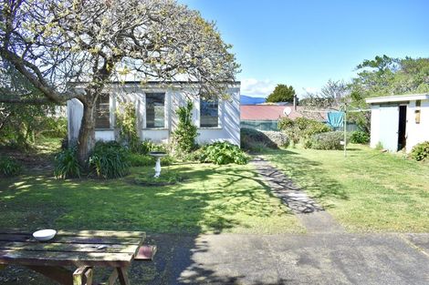 Photo of property in 4 Mahoe Street, Otaki Beach, Otaki, 5512