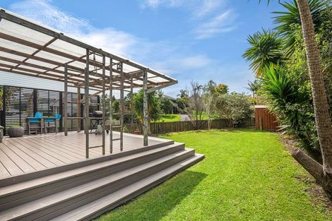 Photo of property in 33 Jelas Road, Red Beach, 0932