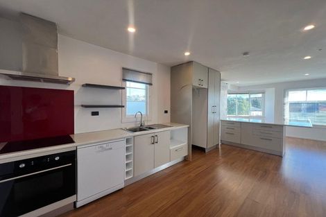 Photo of property in 11 Chilman Street, Strandon, New Plymouth, 4312