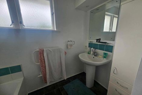 Photo of property in 1 Kinapori Terrace, Newlands, Wellington, 6037