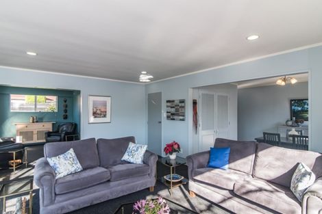 Photo of property in 3 Rewarewa Crescent, Waikanae, 5036