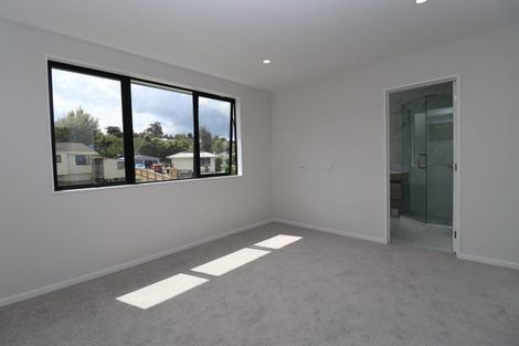 Photo of property in 127 Oreil Avenue, West Harbour, Auckland, 0618