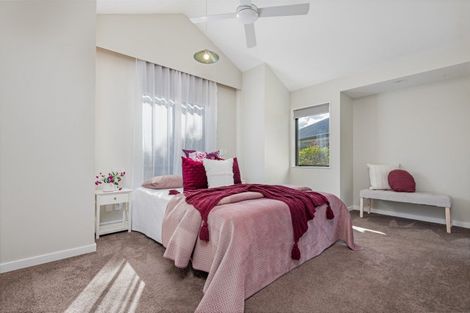 Photo of property in 15 Strachan Way, Highbury, Palmerston North, 4412