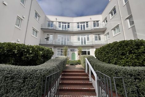 Photo of property in Fountain Court Flats, 48 Oriental Parade, Oriental Bay, Wellington, 6011