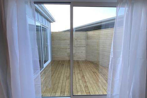 Photo of property in 8a Moera Place, Stanmore Bay, Whangaparaoa, 0932