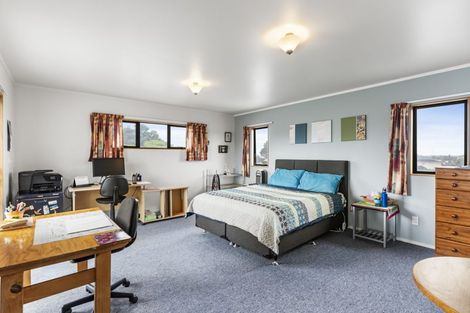 Photo of property in 12 Gloria Avenue, Te Atatu Peninsula, Auckland, 0610